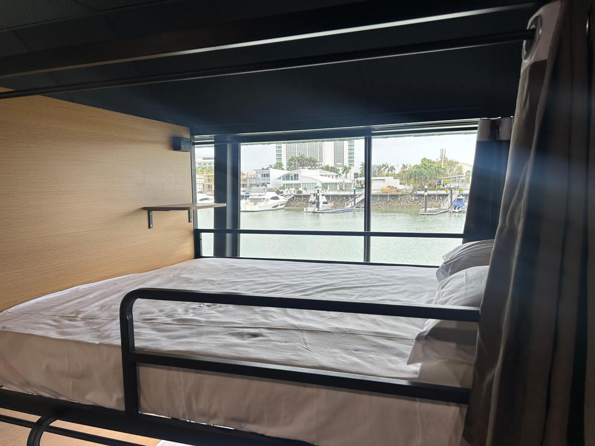 The Pier Pods On The Water- 50M From Townsville Bus Terminal And Ferry Terminal- Passport Id Requried Bagian luar foto
