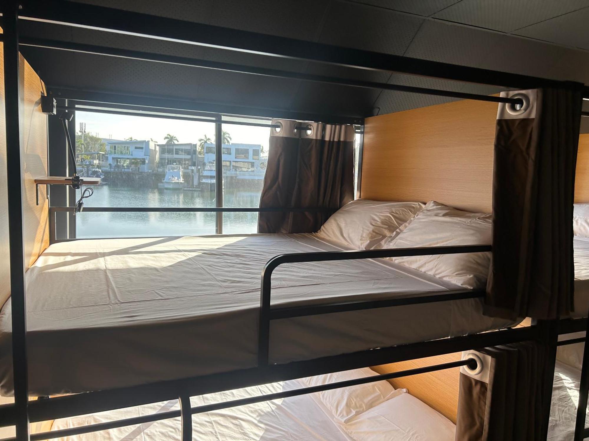 The Pier Pods On The Water- 50M From Townsville Bus Terminal And Ferry Terminal- Passport Id Requried Bagian luar foto