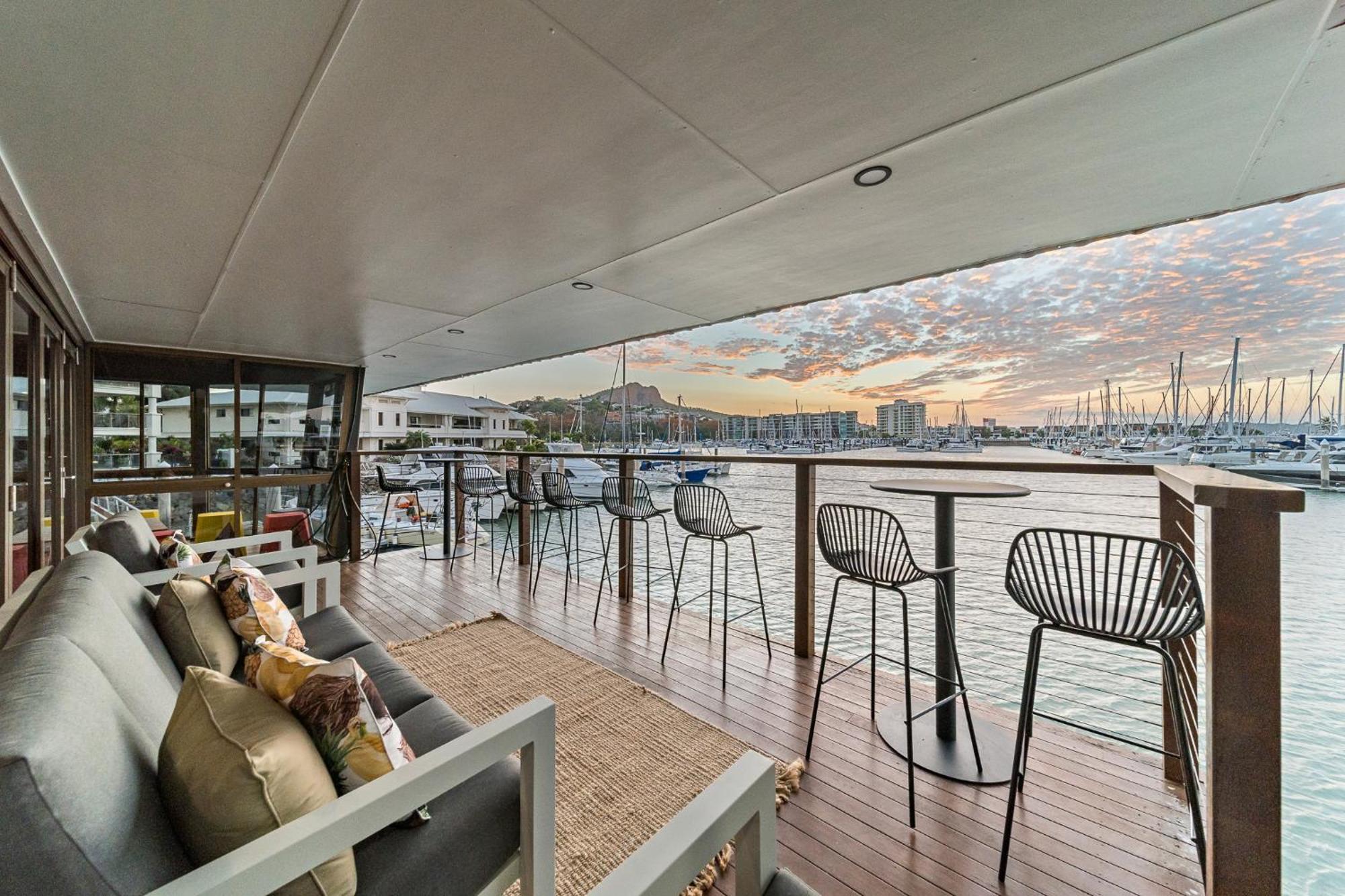 The Pier Pods On The Water- 50M From Townsville Bus Terminal And Ferry Terminal- Passport Id Requried Bagian luar foto