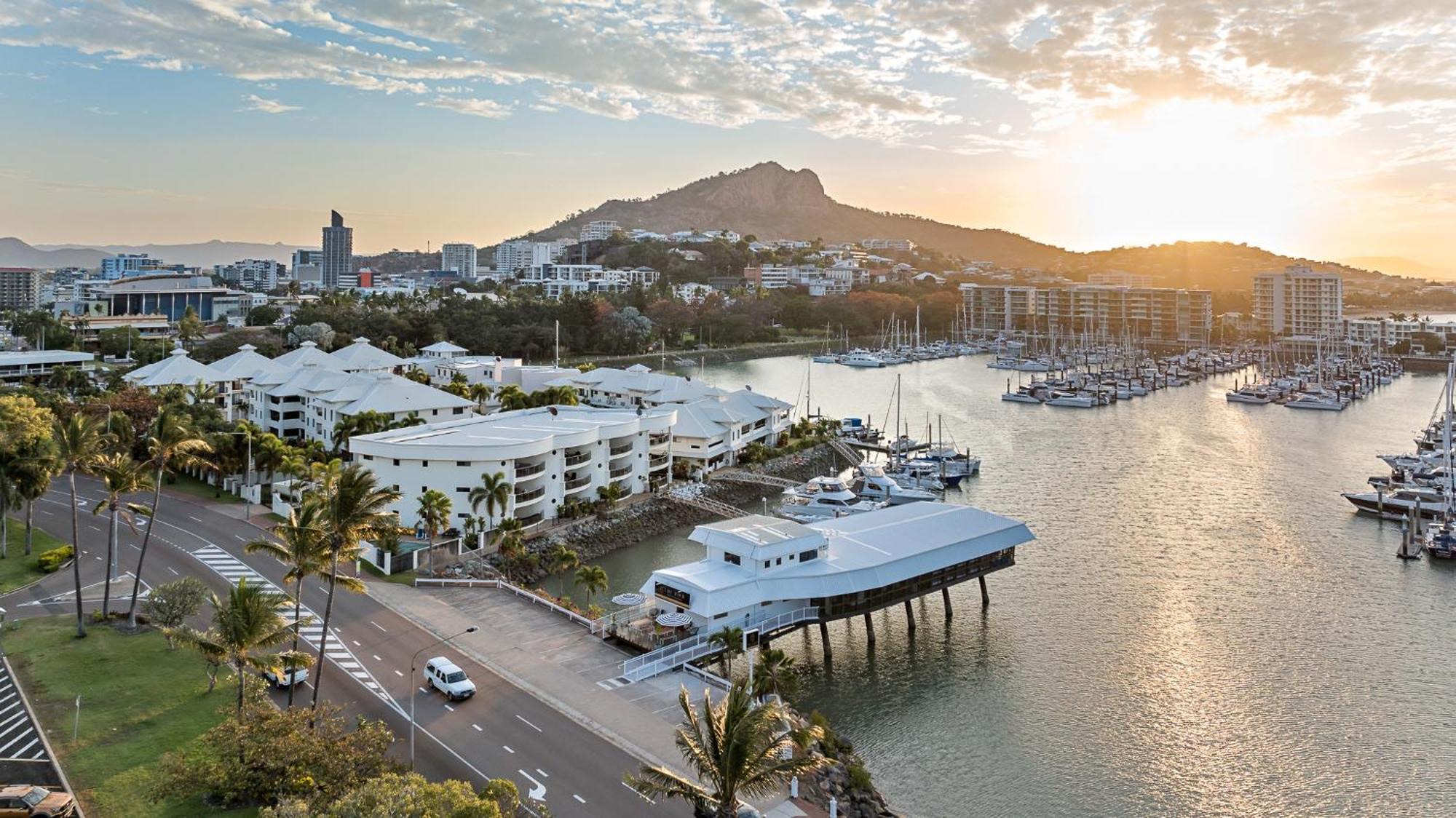 The Pier Pods On The Water- 50M From Townsville Bus Terminal And Ferry Terminal- Passport Id Requried Bagian luar foto