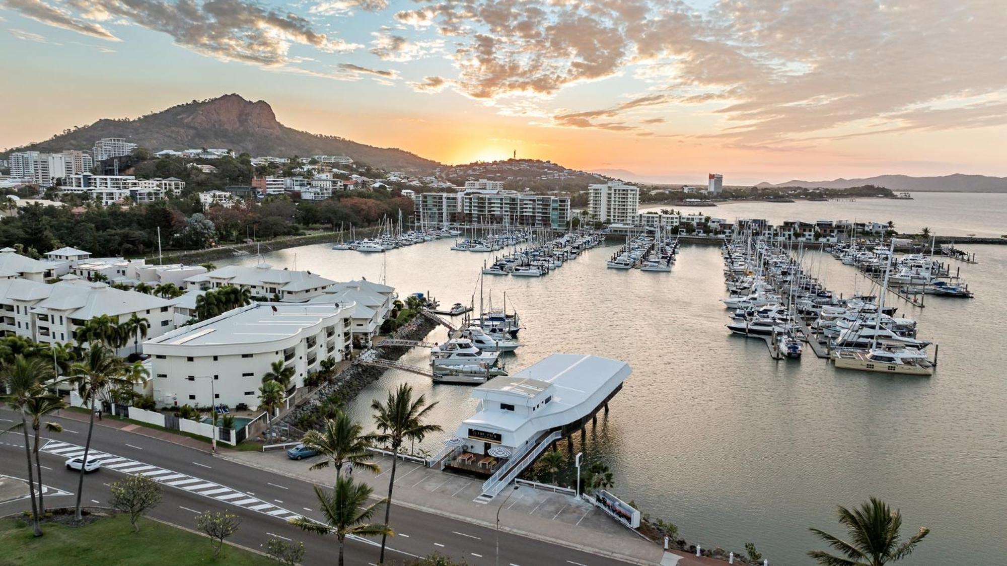 The Pier Pods On The Water- 50M From Townsville Bus Terminal And Ferry Terminal- Passport Id Requried Bagian luar foto