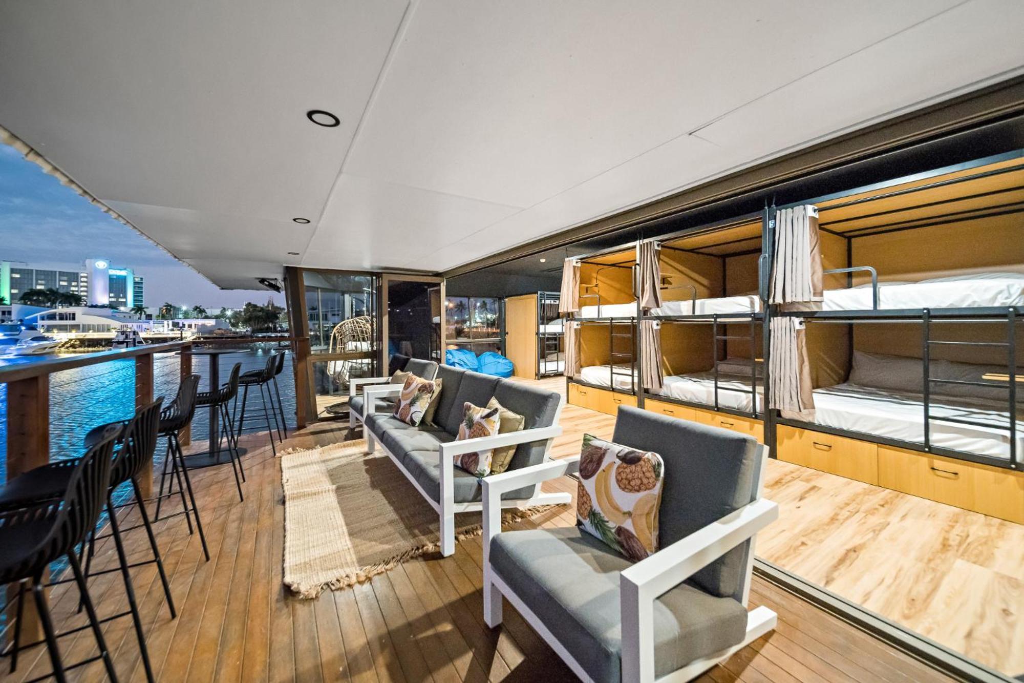 The Pier Pods On The Water- 50M From Townsville Bus Terminal And Ferry Terminal- Passport Id Requried Bagian luar foto