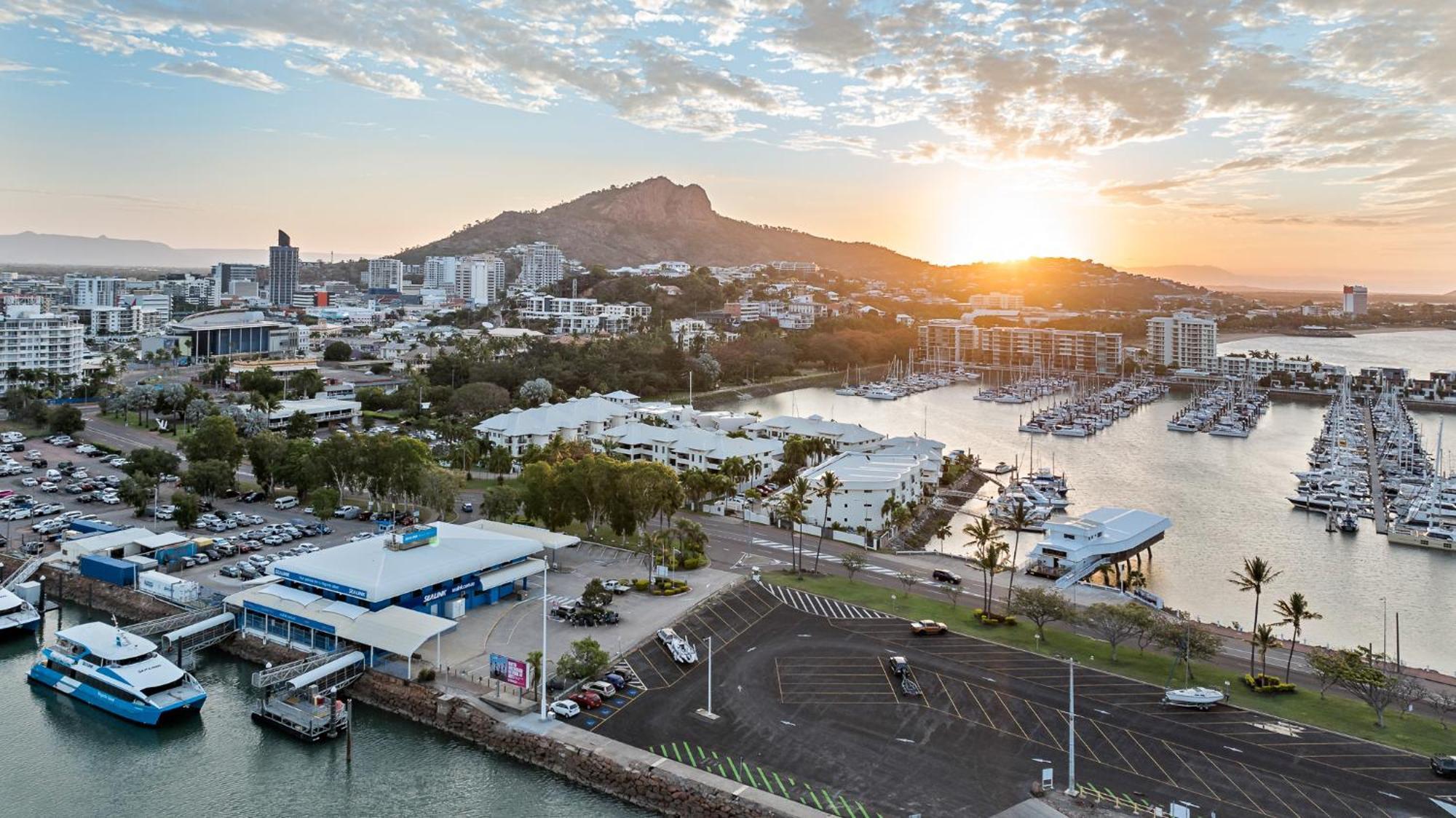 The Pier Pods On The Water- 50M From Townsville Bus Terminal And Ferry Terminal- Passport Id Requried Bagian luar foto