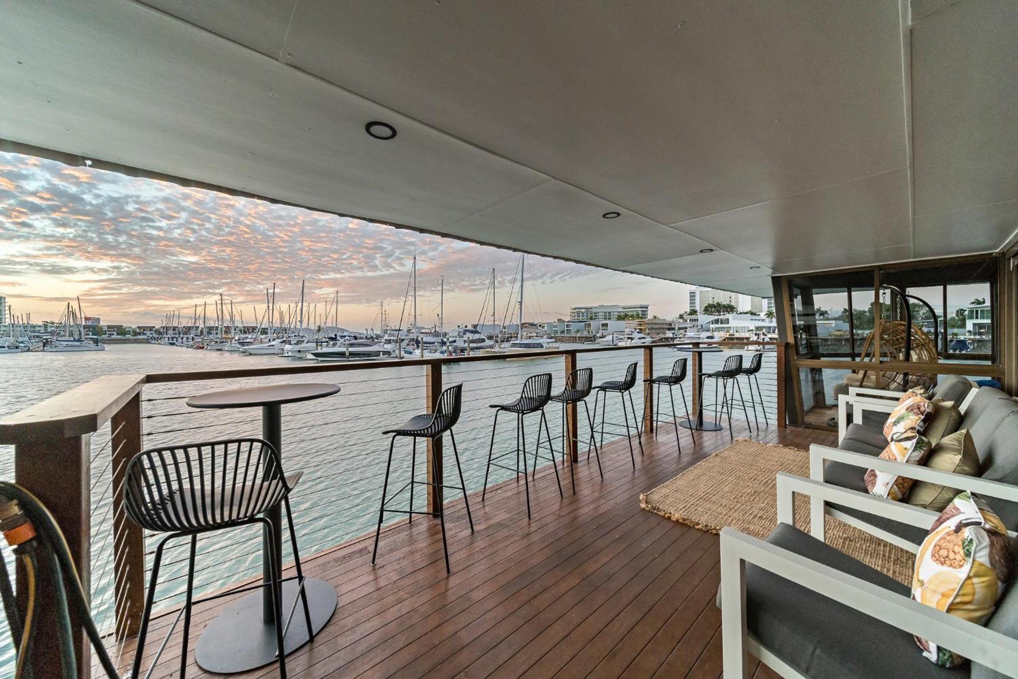 The Pier Pods On The Water- 50M From Townsville Bus Terminal And Ferry Terminal- Passport Id Requried Bagian luar foto