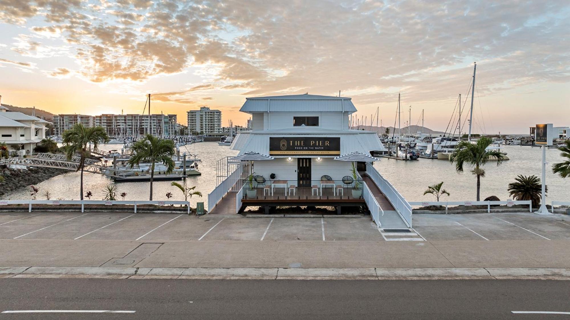 The Pier Pods On The Water- 50M From Townsville Bus Terminal And Ferry Terminal- Passport Id Requried Bagian luar foto