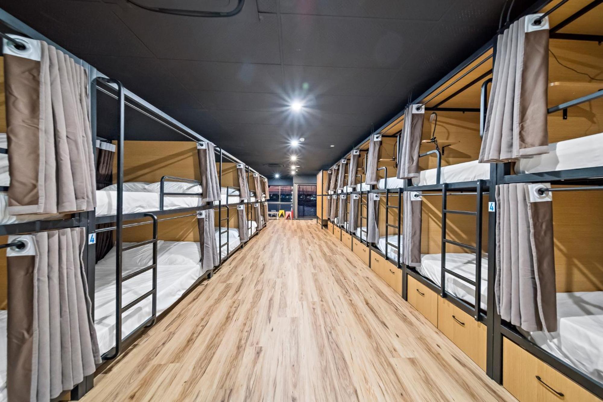 The Pier Pods On The Water- 50M From Townsville Bus Terminal And Ferry Terminal- Passport Id Requried Bagian luar foto