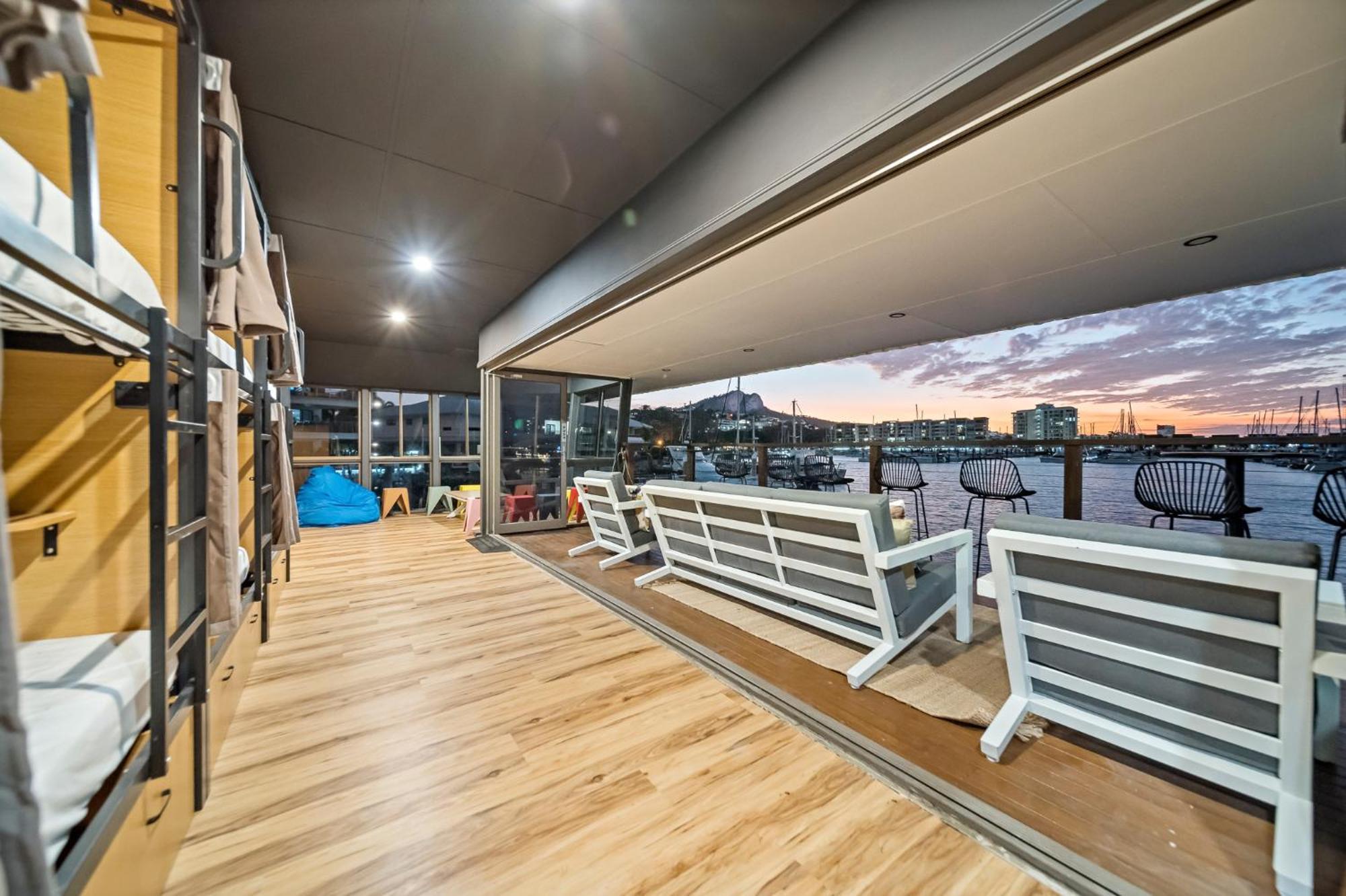The Pier Pods On The Water- 50M From Townsville Bus Terminal And Ferry Terminal- Passport Id Requried Bagian luar foto